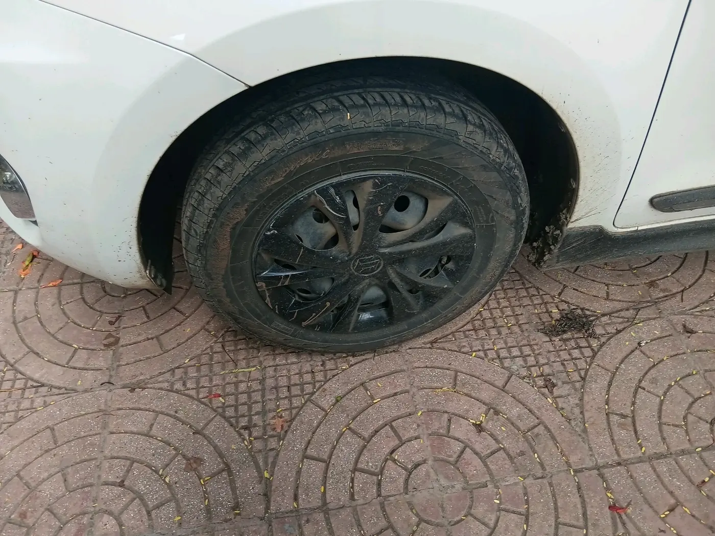 2023 Maruti Swift VXI AMT, Petrol, Automatic, 62,298 km, tyre