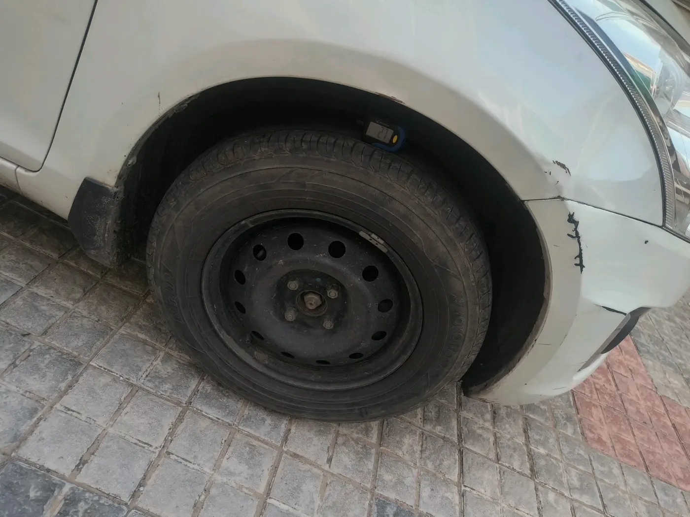 2016 Maruti Swift VXI, Petrol, Manual, 1,02,676 km, tyre
