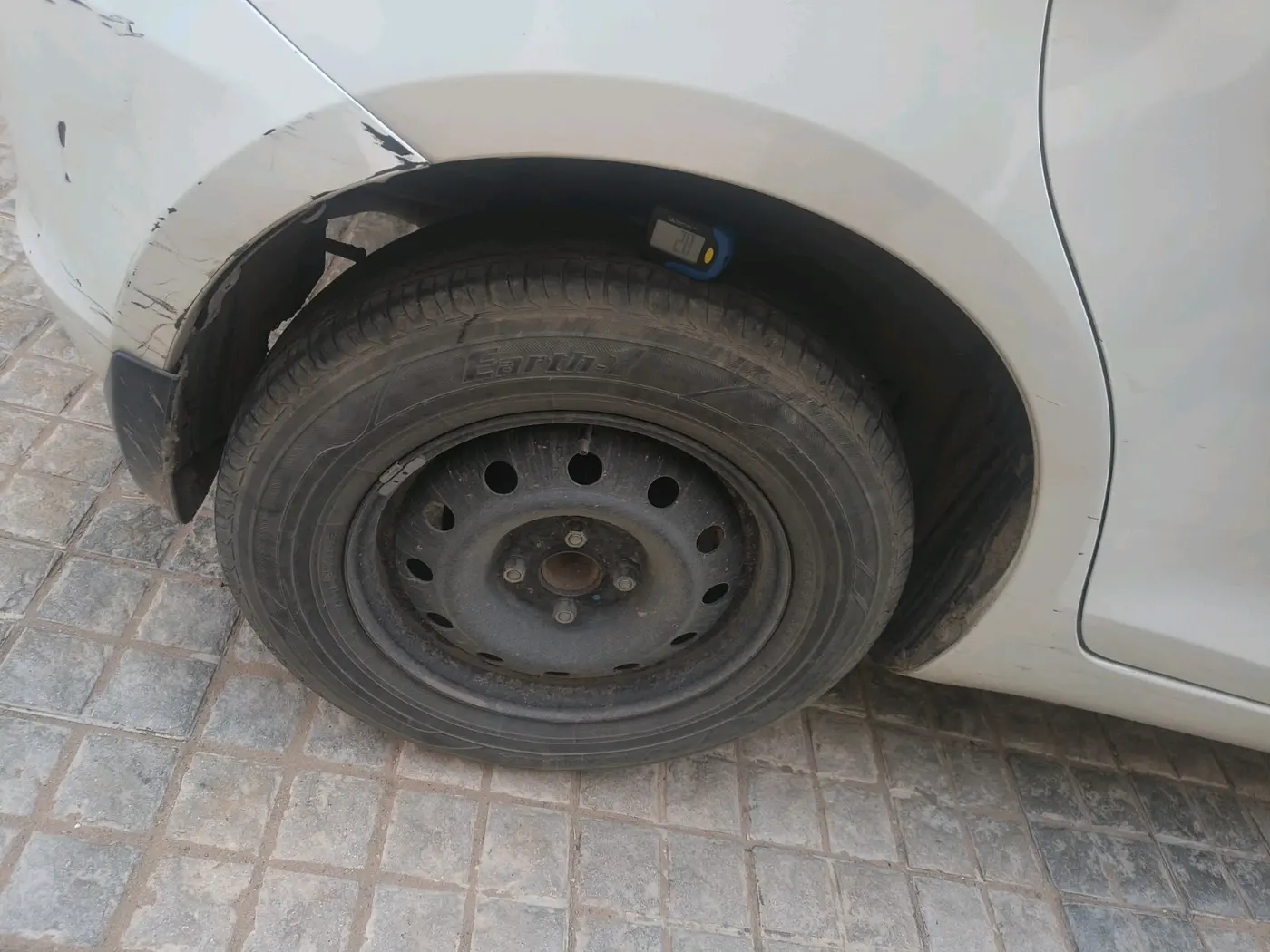 2016 Maruti Swift VXI, Petrol, Manual, 1,02,676 km, tyre