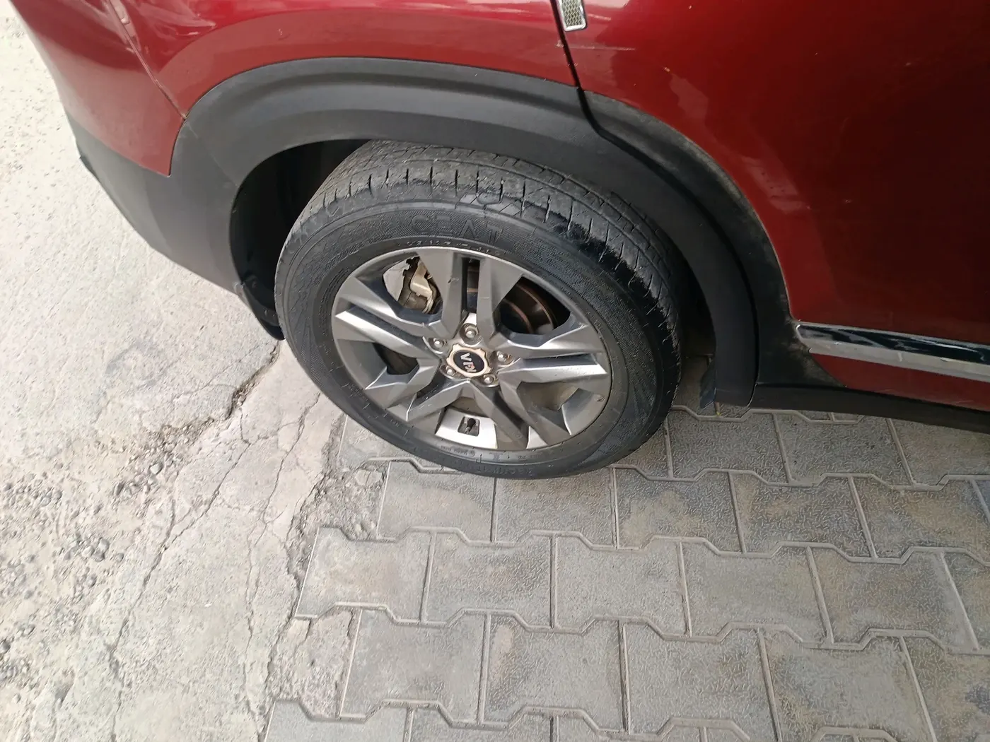 2020 KIA SELTOS HTX 1.5 PETROL, Petrol, Manual, 1,60,750 km, tyre