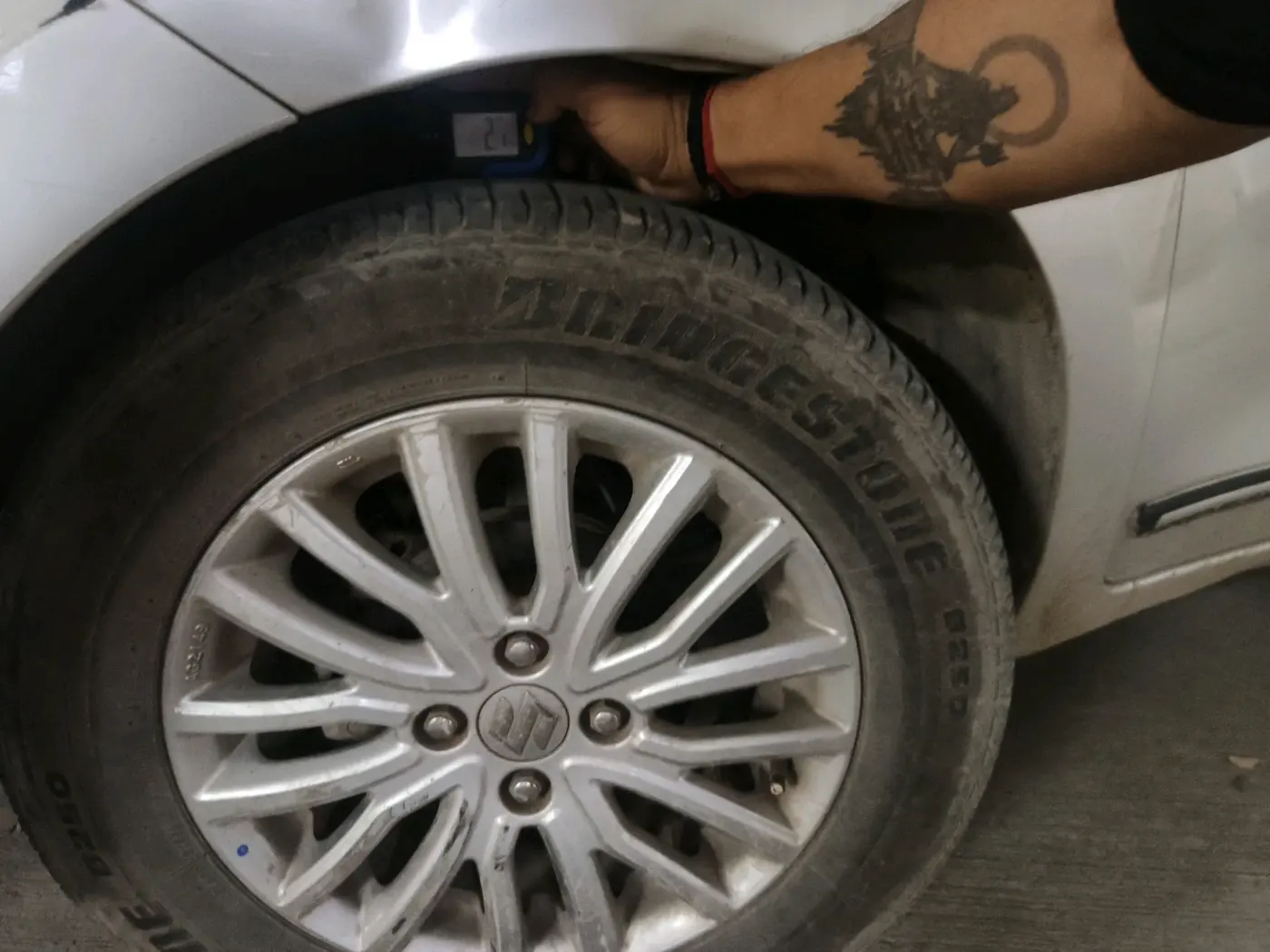 2018 Maruti Dzire ZXI AMT, Petrol, Automatic, 1,05,479 km, tyre