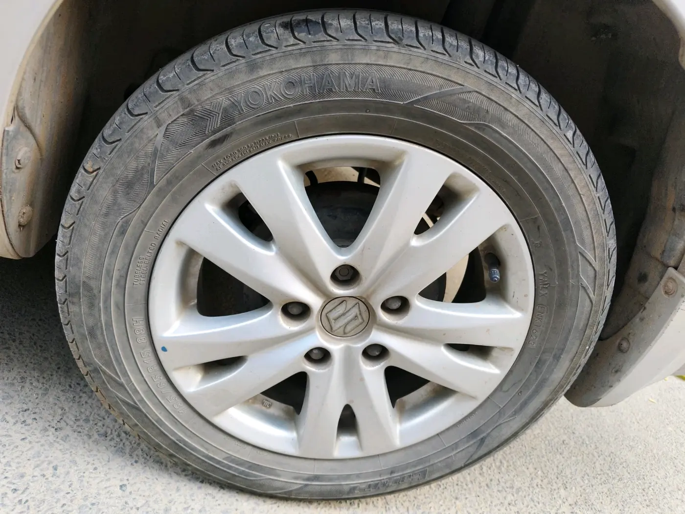 2016 Maruti Ertiga ZXI, Petrol, Manual, 84,823 km, tyre