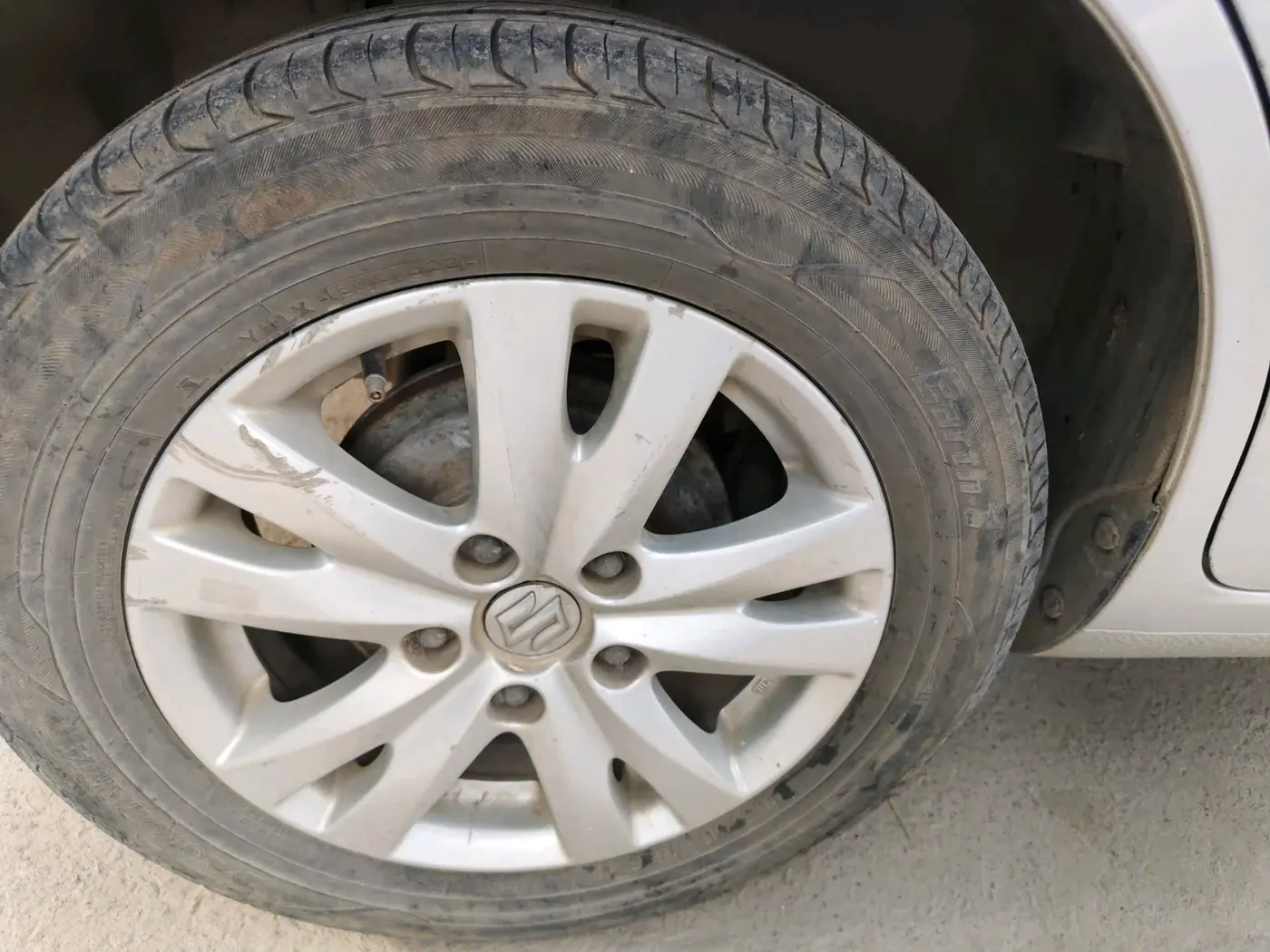 2016 Maruti Ertiga ZXI, Petrol, Manual, 84,823 km, tyre
