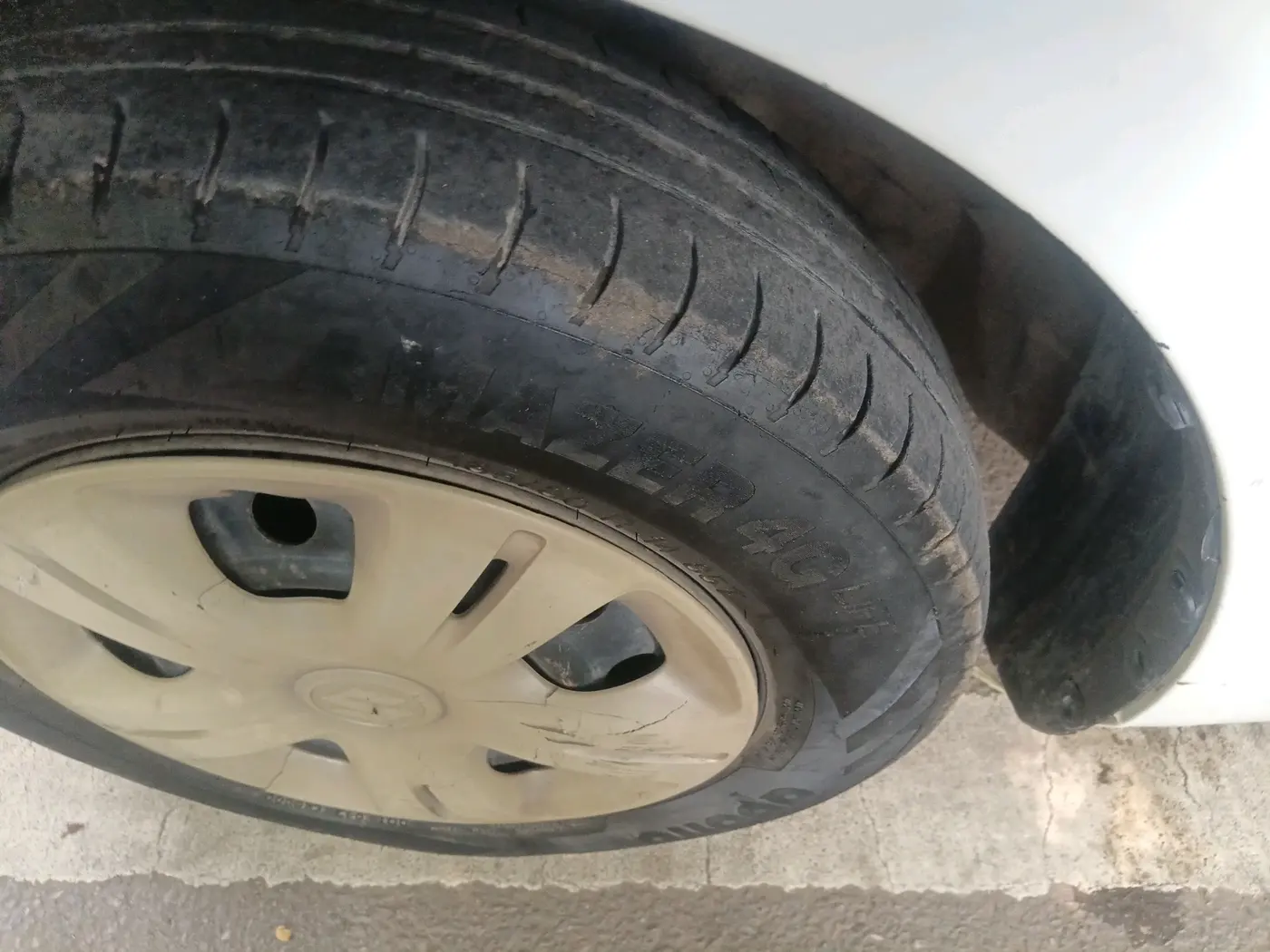 2012 Maruti Swift Dzire LXI, Petrol, Manual, 1,09,111 km, tyre