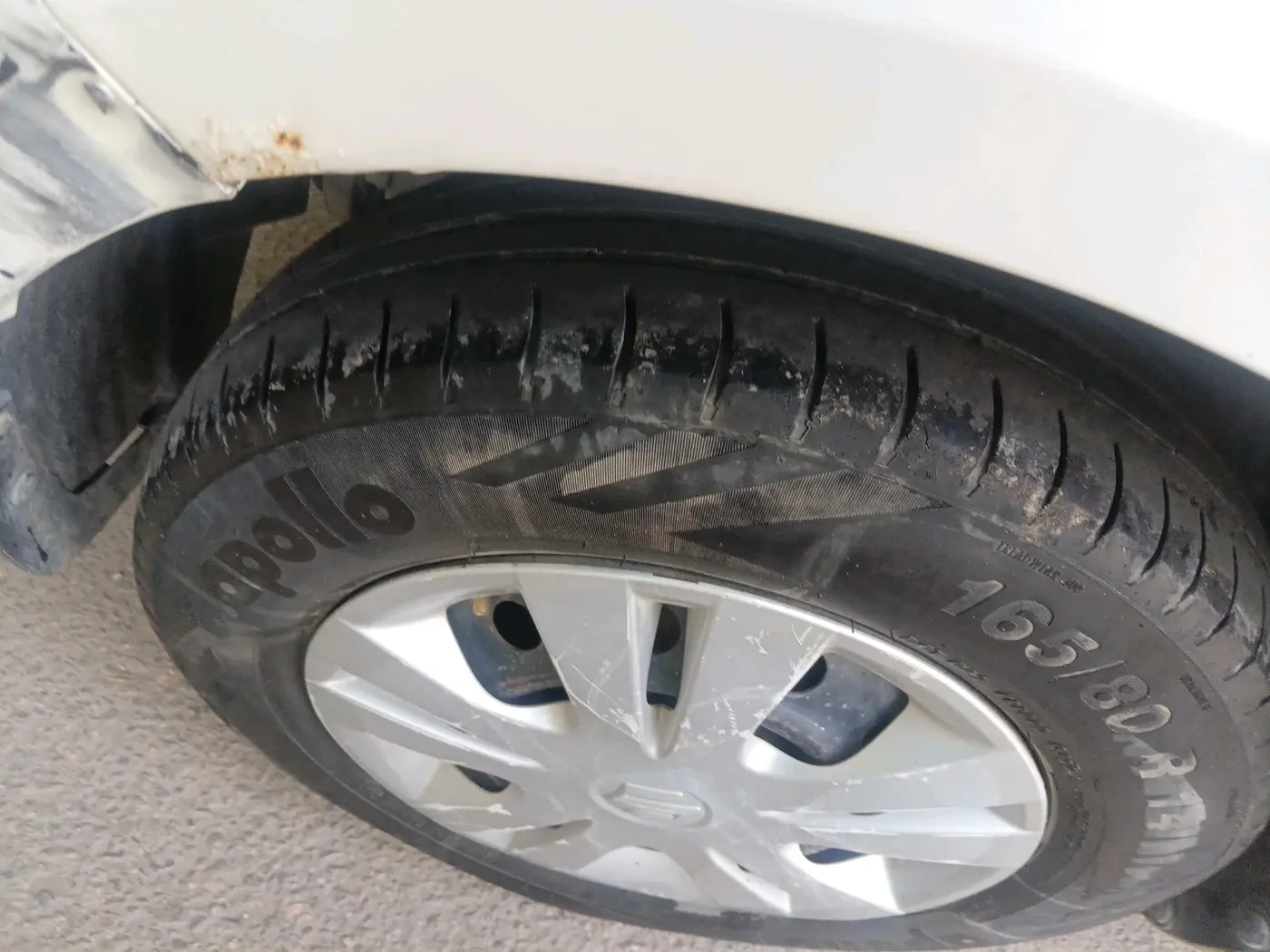 2012 Maruti Swift Dzire LXI, Petrol, Manual, 1,09,111 km, tyre