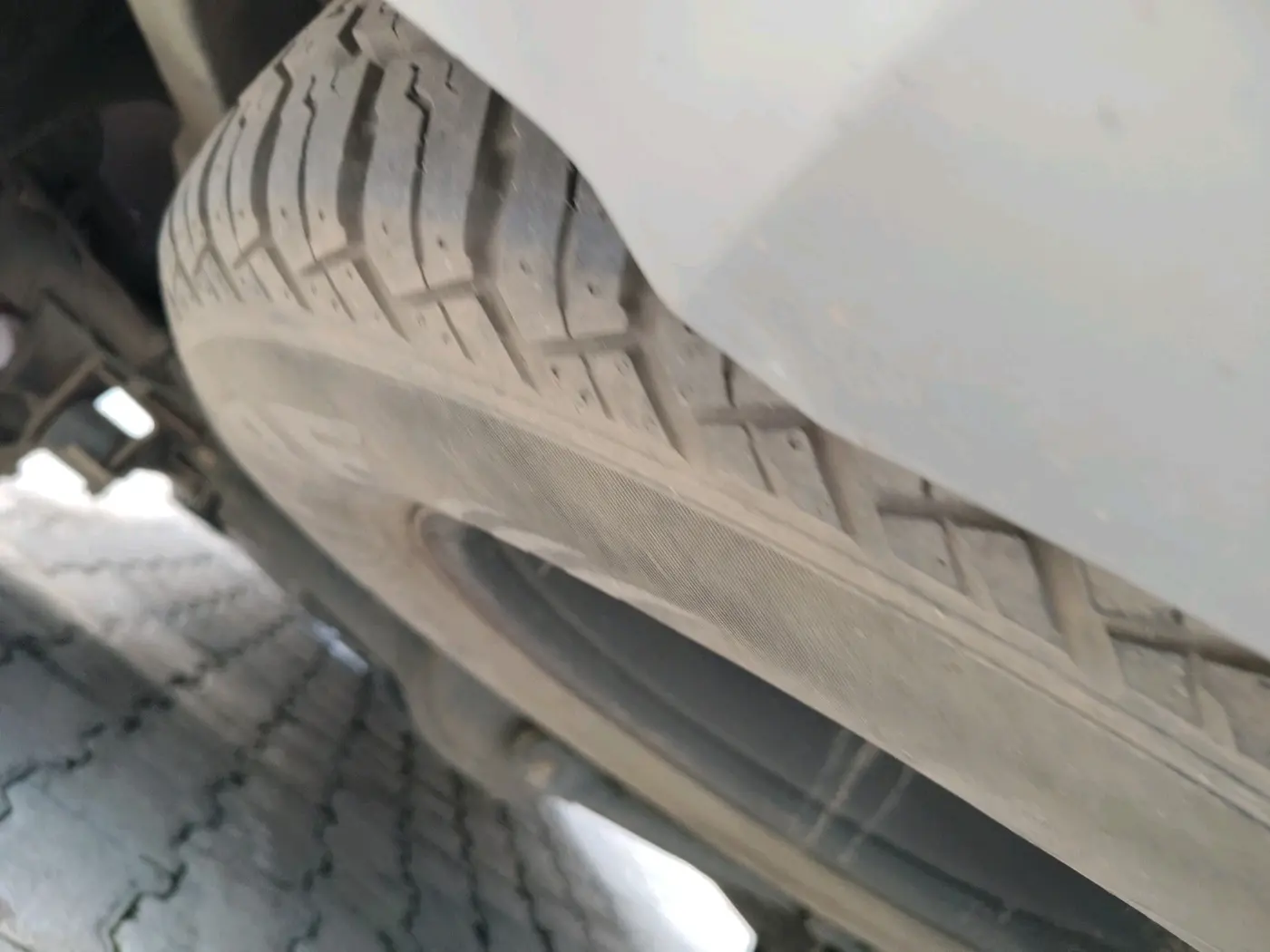 2017 Ford Endeavour TITANIUM 3.2 4X4 AT, Diesel, Automatic, 1,64,746 km, tyre