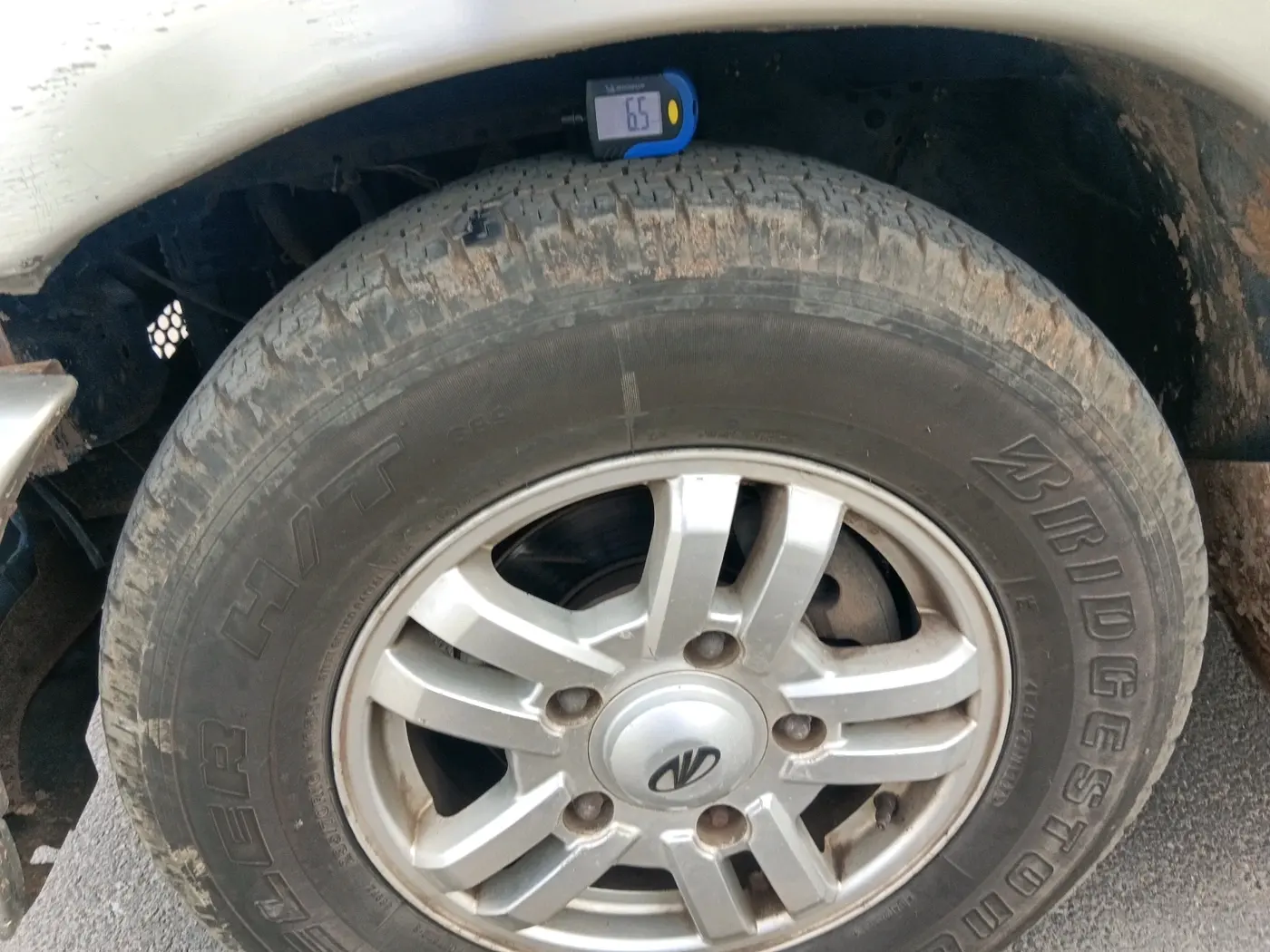2011 Mahindra Scorpio VLX 2WD AIRBAG AT, Diesel, Automatic, 2,32,359 km, tyre