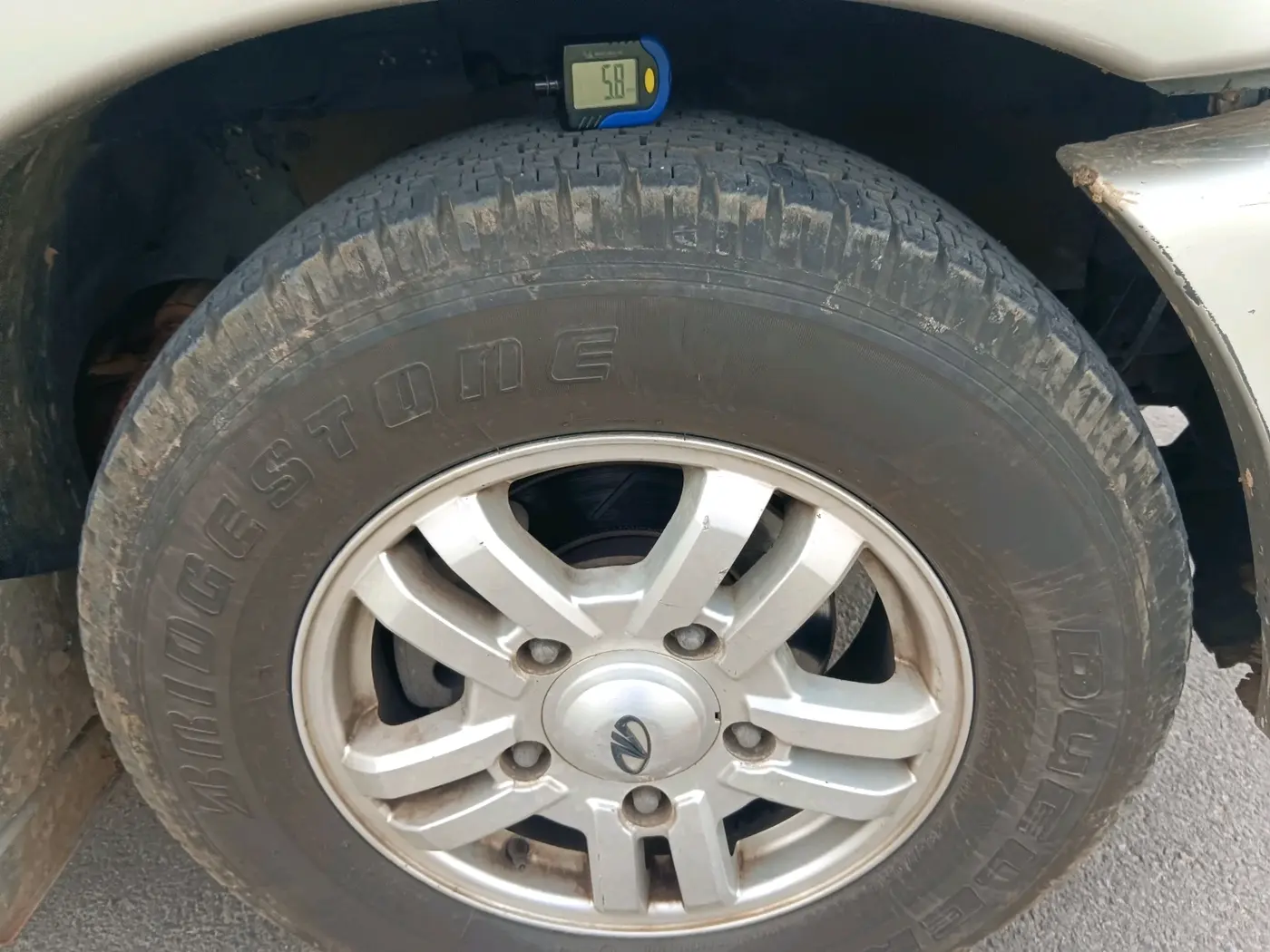 2011 Mahindra Scorpio VLX 2WD AIRBAG AT, Diesel, Automatic, 2,32,359 km, tyre