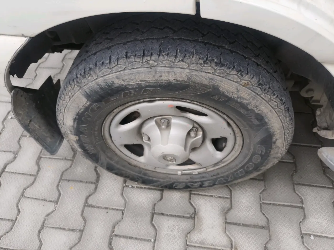 2013 Tata Safari 4X2 EX DICOR, Diesel, Manual, 1,25,755 km, tyre