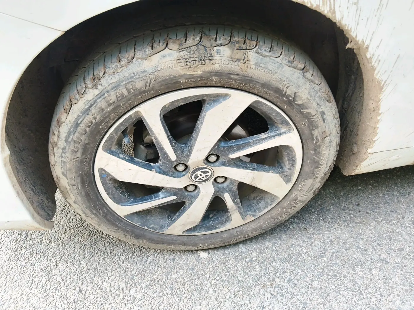 2022 Toyota Glanza V, Petrol, Manual, 44,400 km, tyre