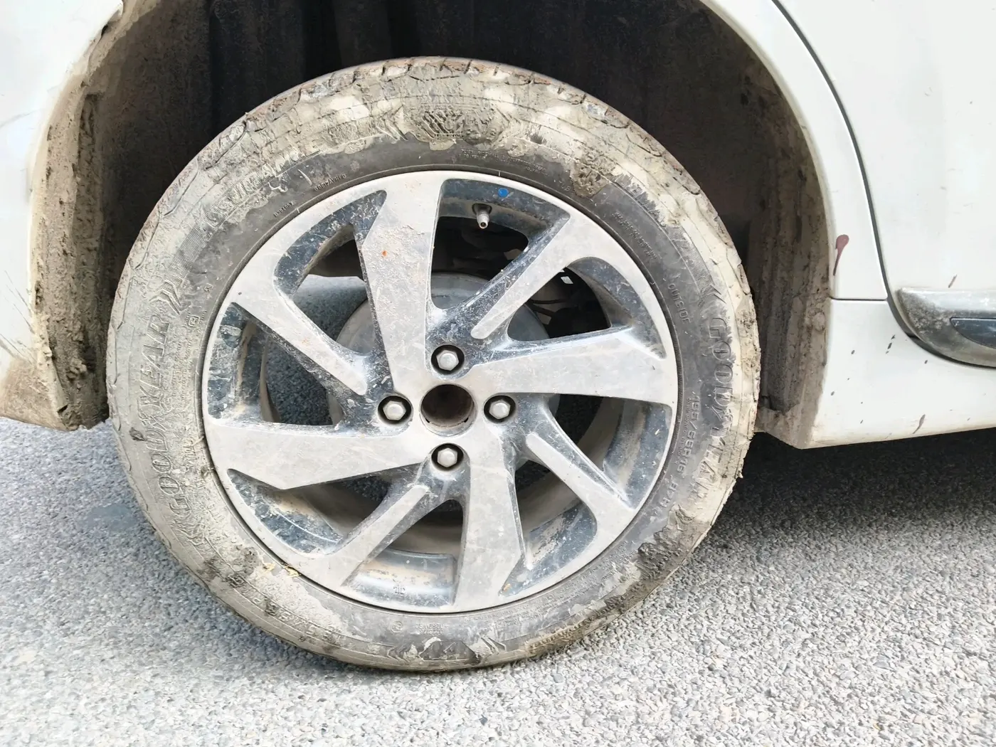 2022 Toyota Glanza V, Petrol, Manual, 44,400 km, tyre