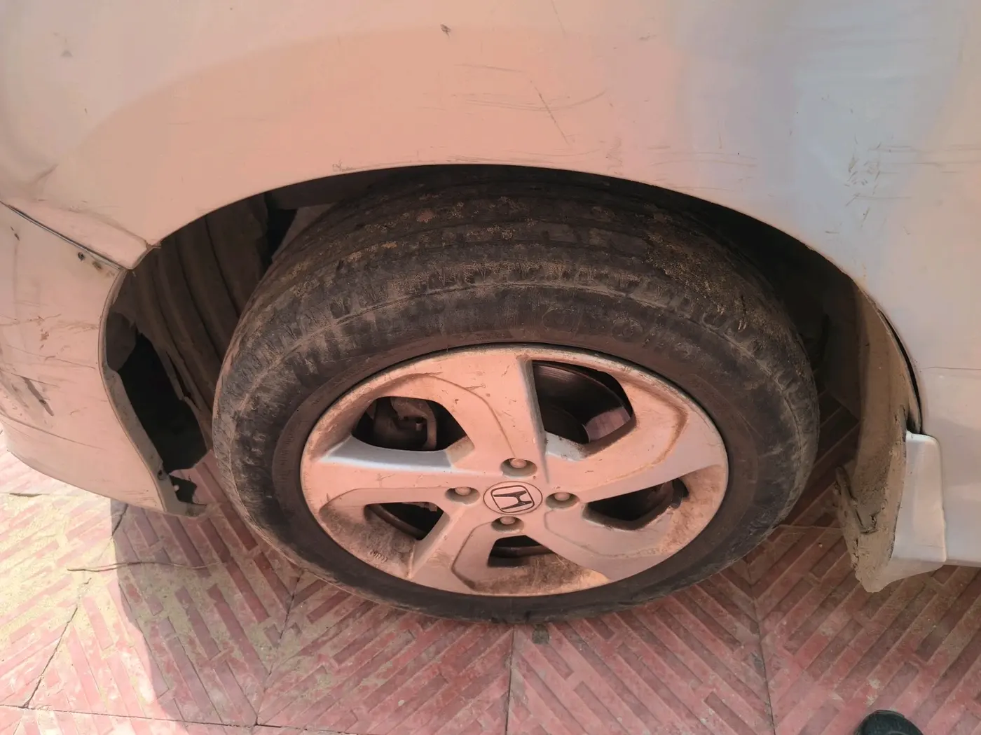 2015 Honda City 1.5L I-VTEC V MT, Petrol, Manual, 1,35,127 km, tyre