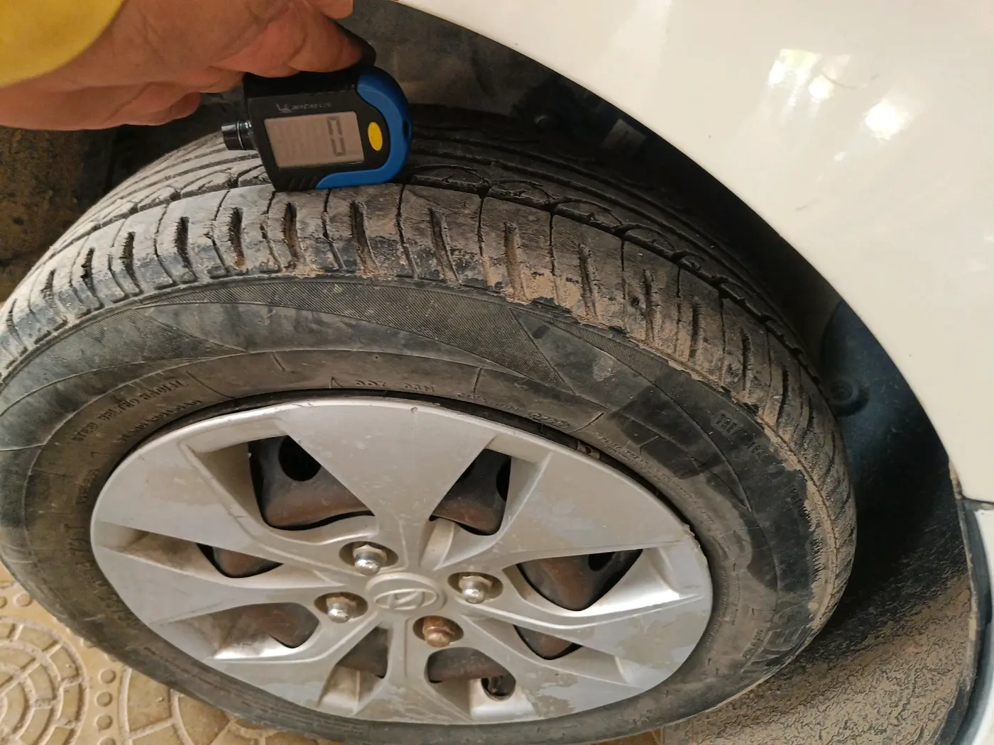 2016 Hyundai Xcent E+, Petrol, Manual, 85,900 km, tyre