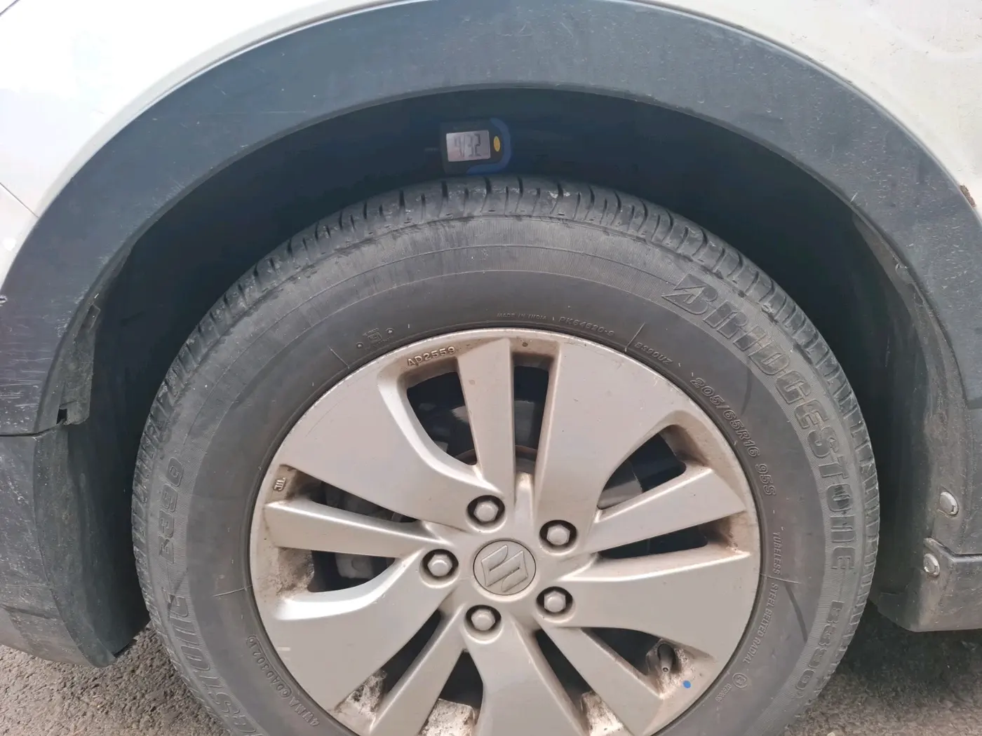 2015 Maruti S Cross ALPHA 1.3, Diesel, Manual, 1,00,862 km, tyre