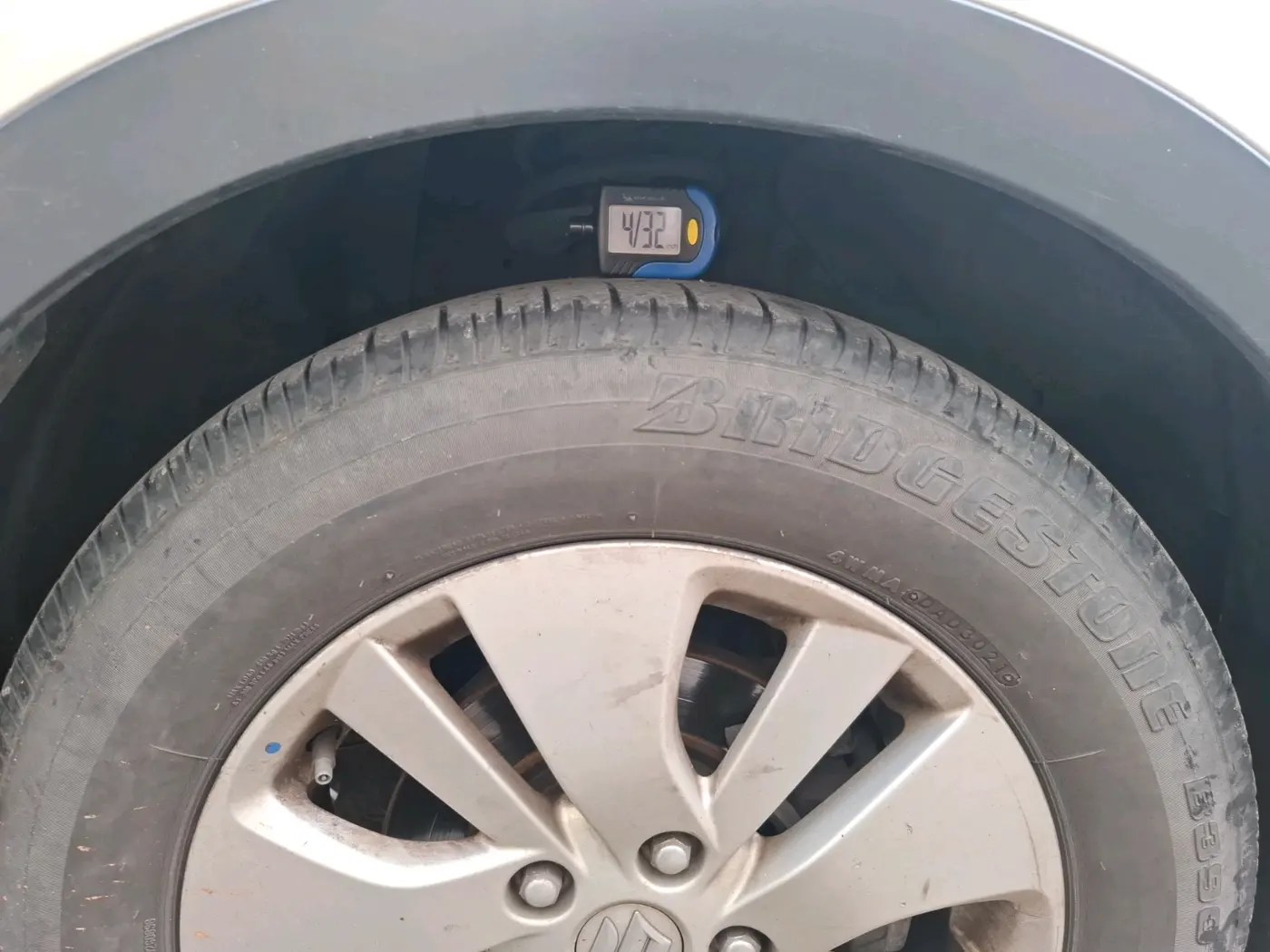 2015 Maruti S Cross ALPHA 1.3, Diesel, Manual, 1,00,862 km, tyre