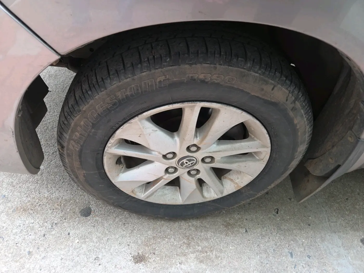 2016 Toyota Innova Crysta 2.8 GX AT 8 STR, Diesel, Automatic, 1,18,957 km, tyre