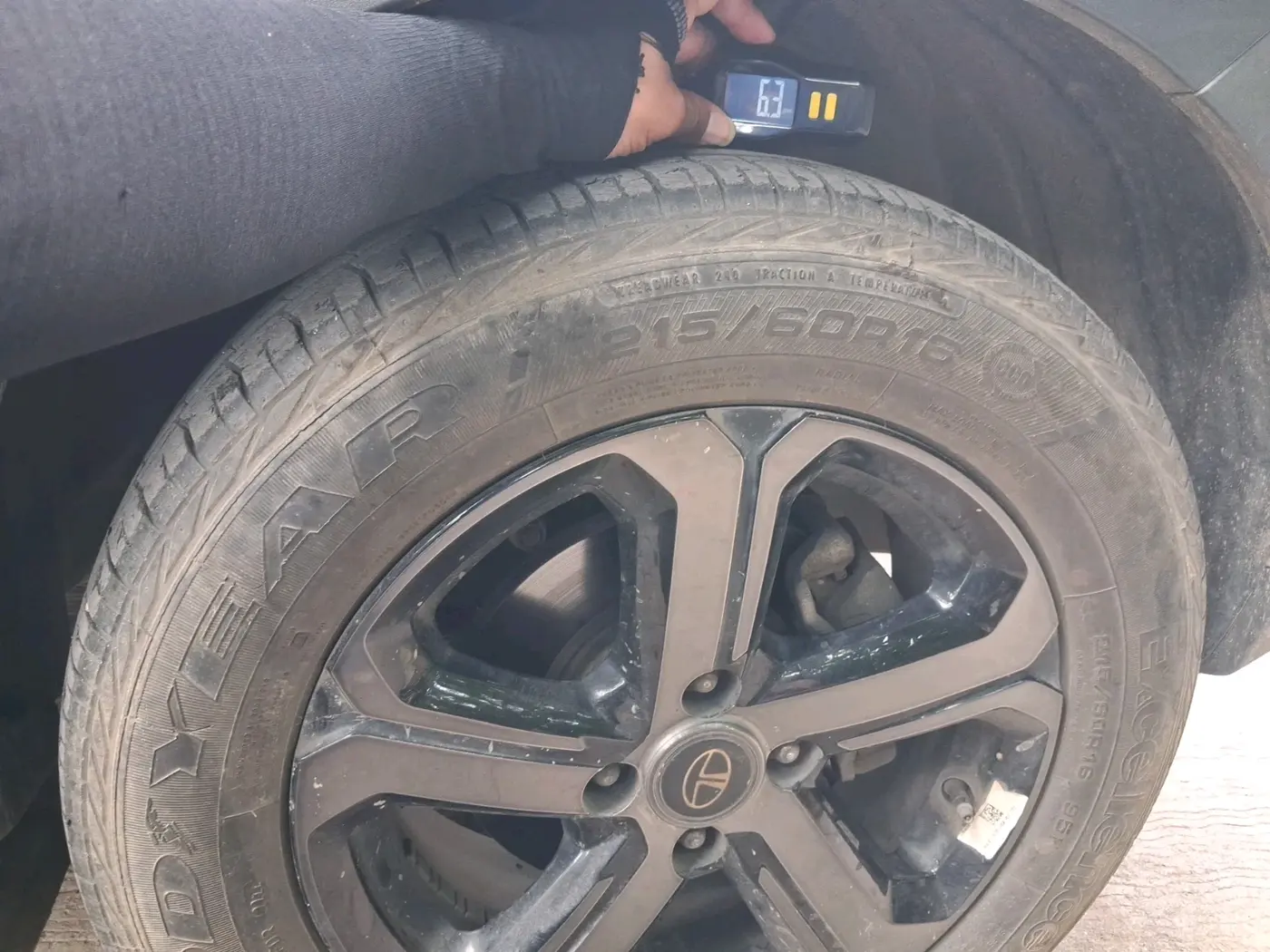 2022 Tata NEXON XZA PLUS (PREMIUM) KAZIRANGA PETROL, Petrol, Automatic, 33,670 km, tyre