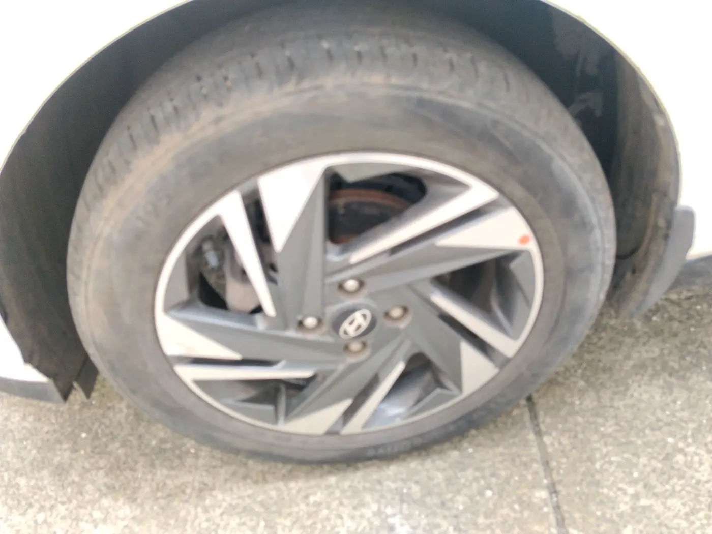 2022 Hyundai NEW I20 ASTA (O) 1.2 MT, Petrol, Manual, 30,094 km, tyre