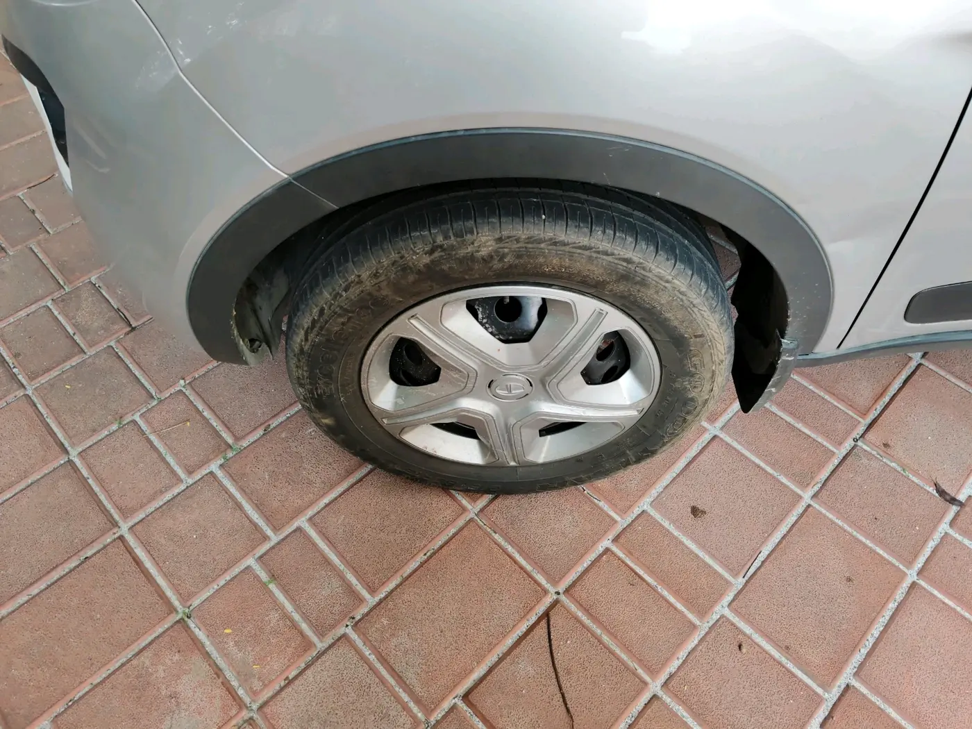 2019 Tata NEXON XMA PETROL, Petrol, Automatic, 29,803 km, tyre