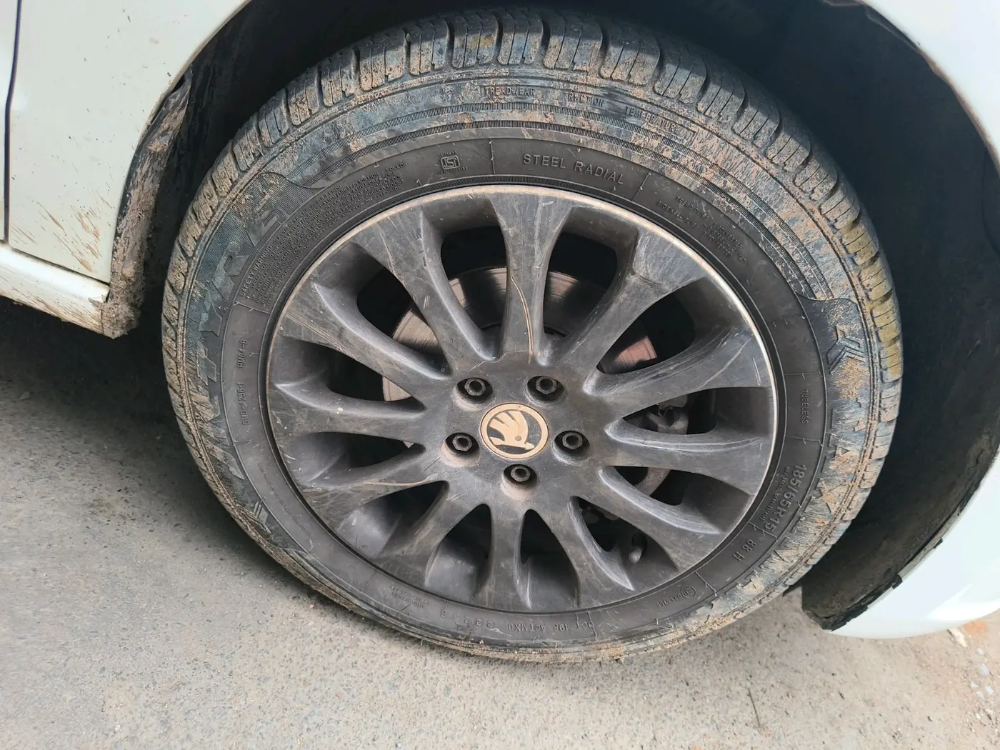 2015 Skoda Rapid 1.5 TDI CR ELEGANCE AT, Diesel, Automatic, 97,963 km, tyre