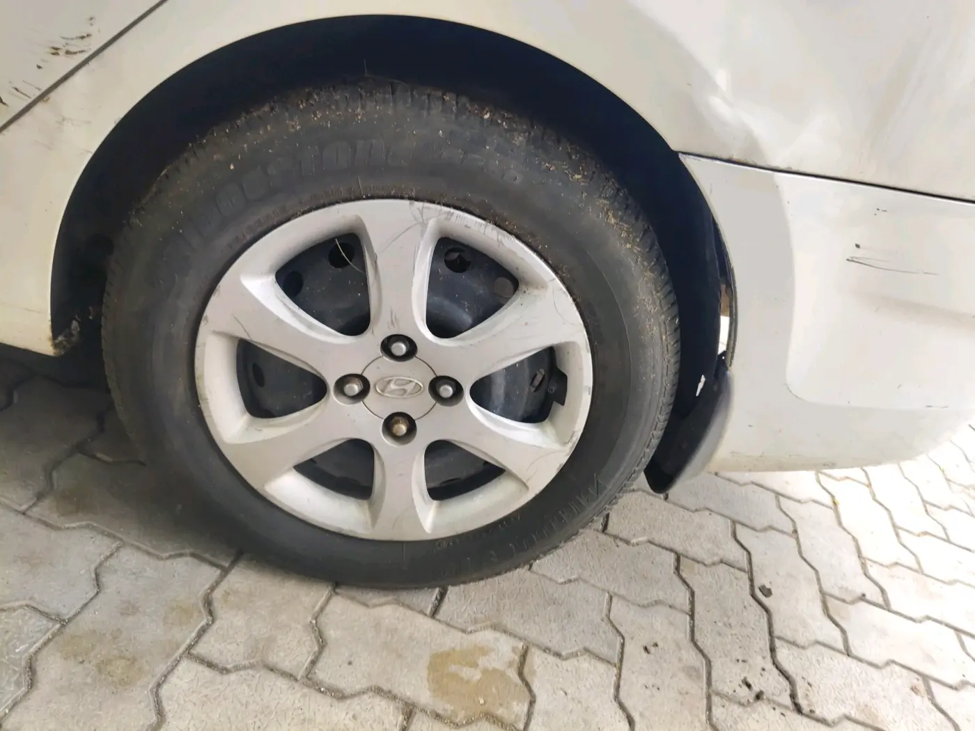 2013 Hyundai Verna FLUIDIC 1.4 CRDI, Diesel, Manual, 2,05,200 km, tyre