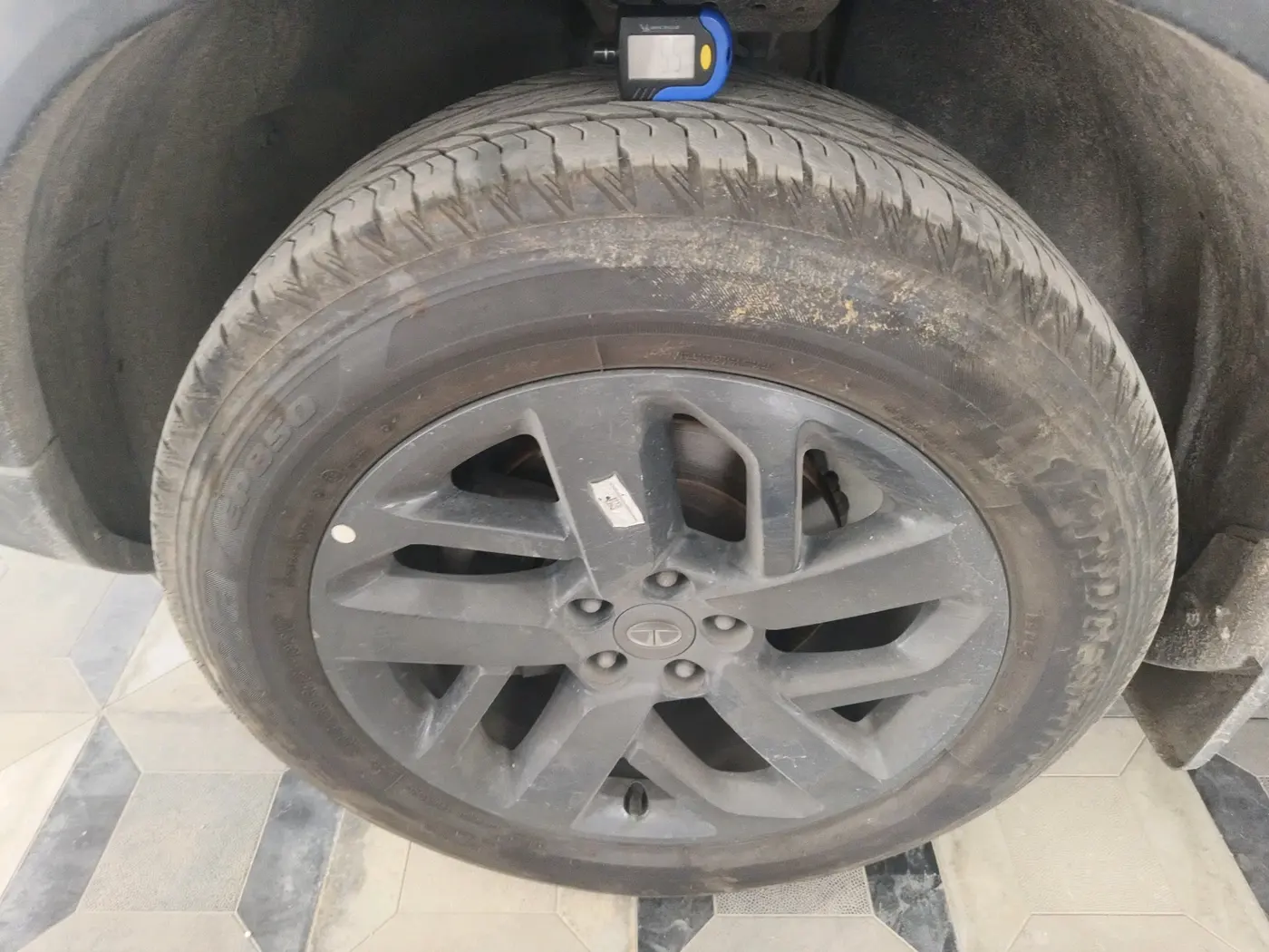 2022 Tata Safari XTA PLUS, Diesel, Automatic, 91,535 km, tyre