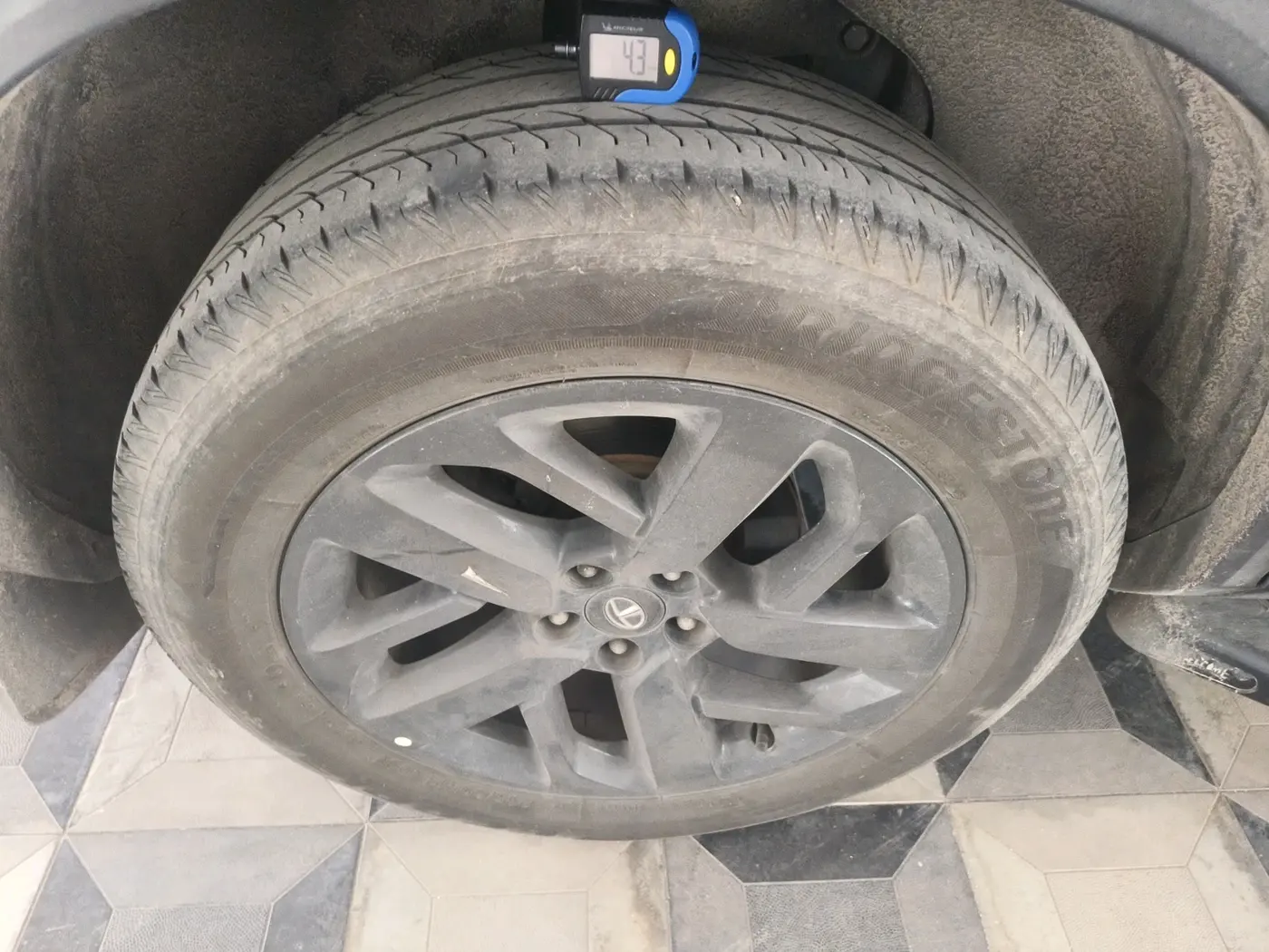 2022 Tata Safari XTA PLUS, Diesel, Automatic, 91,535 km, tyre