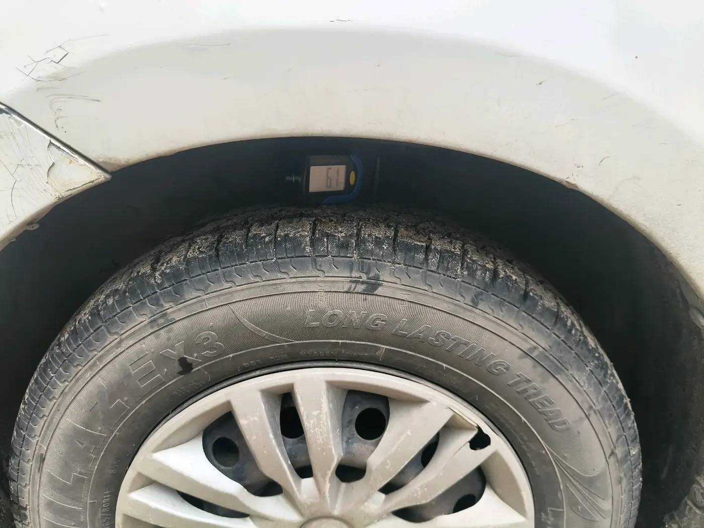 2019 Maruti Dzire VXI AMT, Petrol, Automatic, 1,85,788 km, tyre