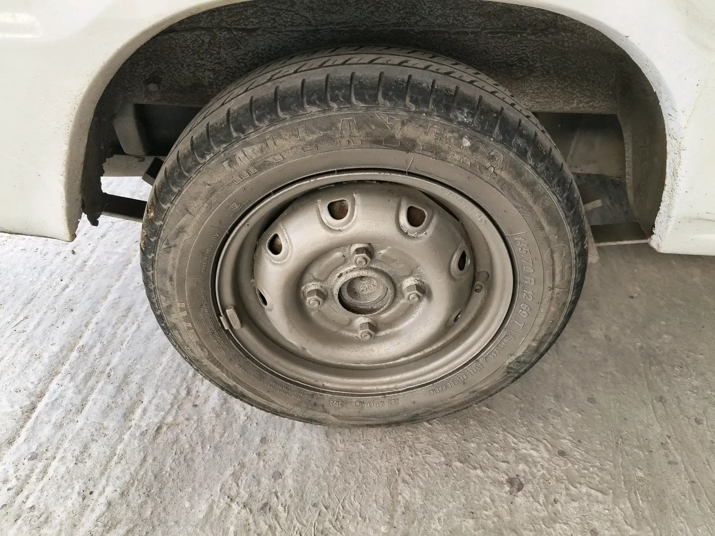 2017 Maruti OMNI E 8 STR, Petrol, Manual, 98,016 km, tyre