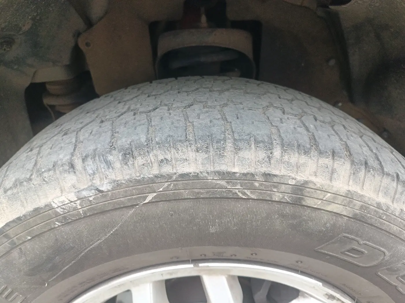 2017 Mahindra TUV300 T8, Diesel, Manual, 1,19,563 km, tyre