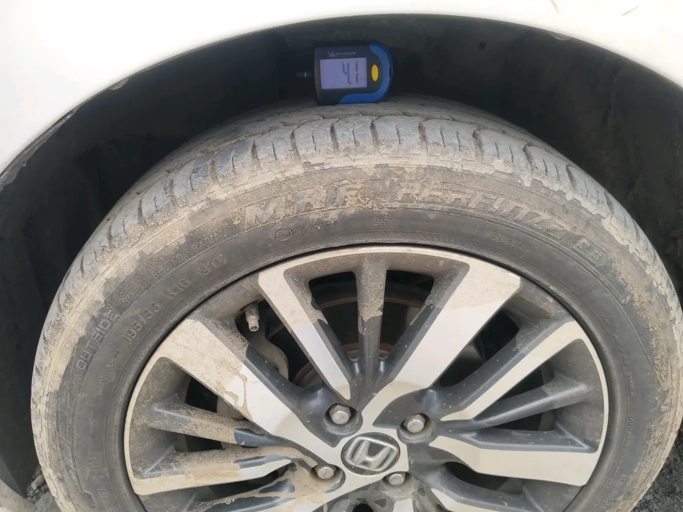 2020 Honda City 1.5L I-VTEC ZX CVT, CNG, Automatic, 92,743 km, tyre