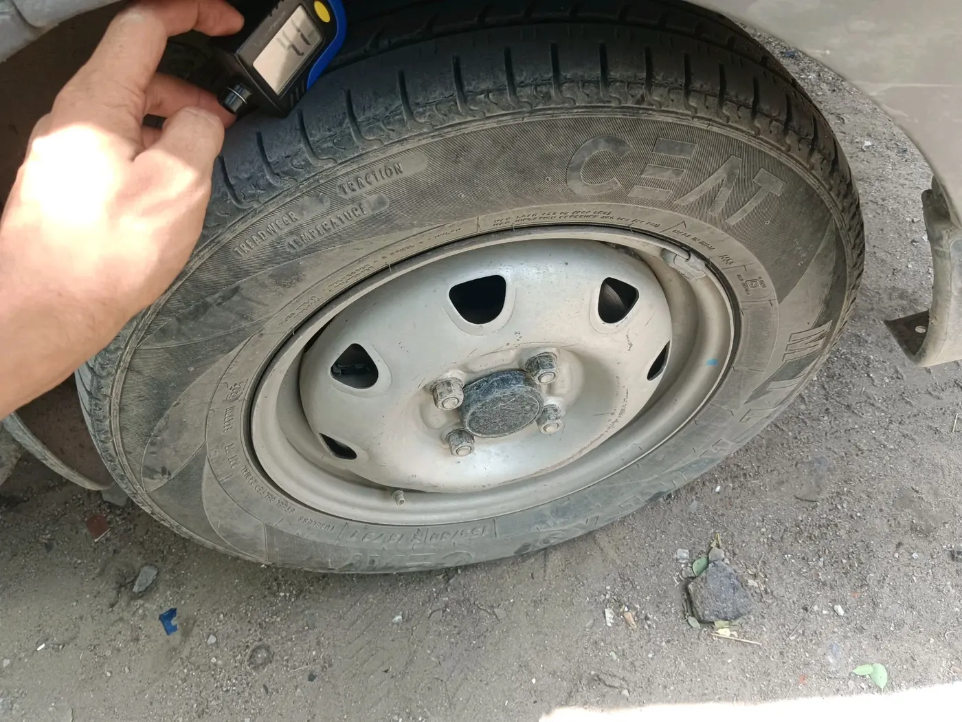 2022 Maruti Eeco 5 STR AC (O), CNG, Manual, 46,447 km, tyre