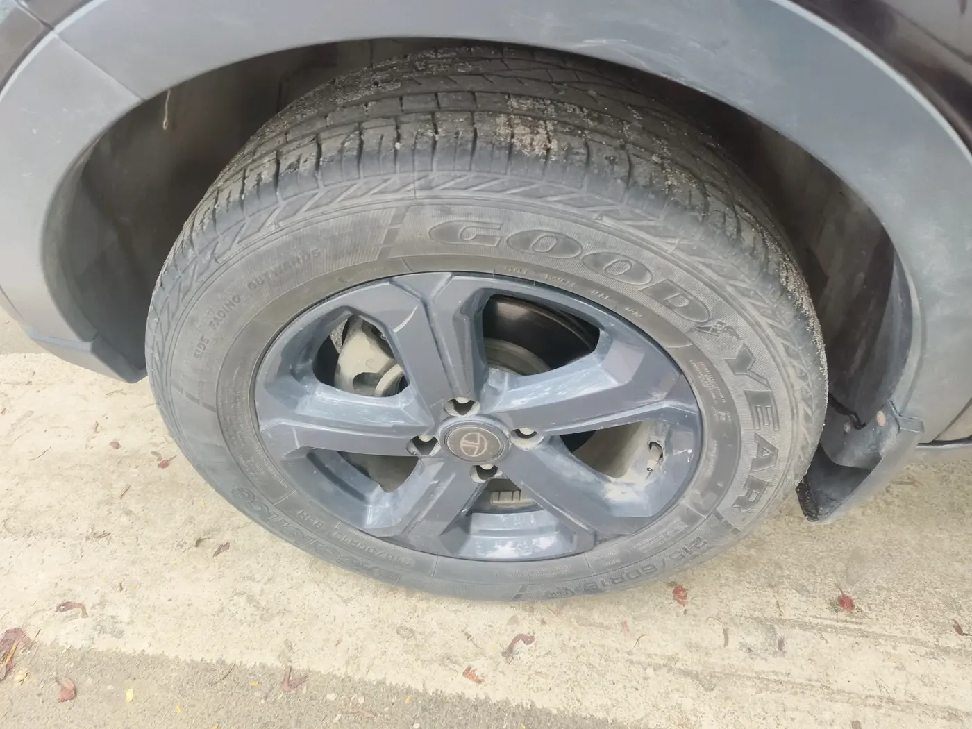 2023 Tata NEXON XZA PLUS PETROL DARK EDITION, Petrol, Automatic, 49,908 km, tyre