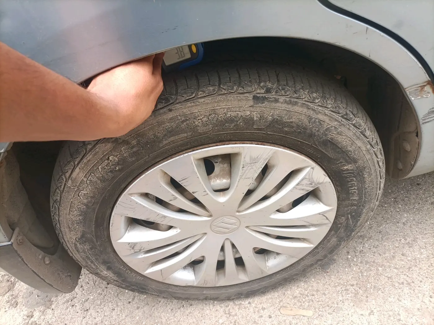 2012 Maruti Ertiga LXI, CNG, Manual, 79,344 km, tyre