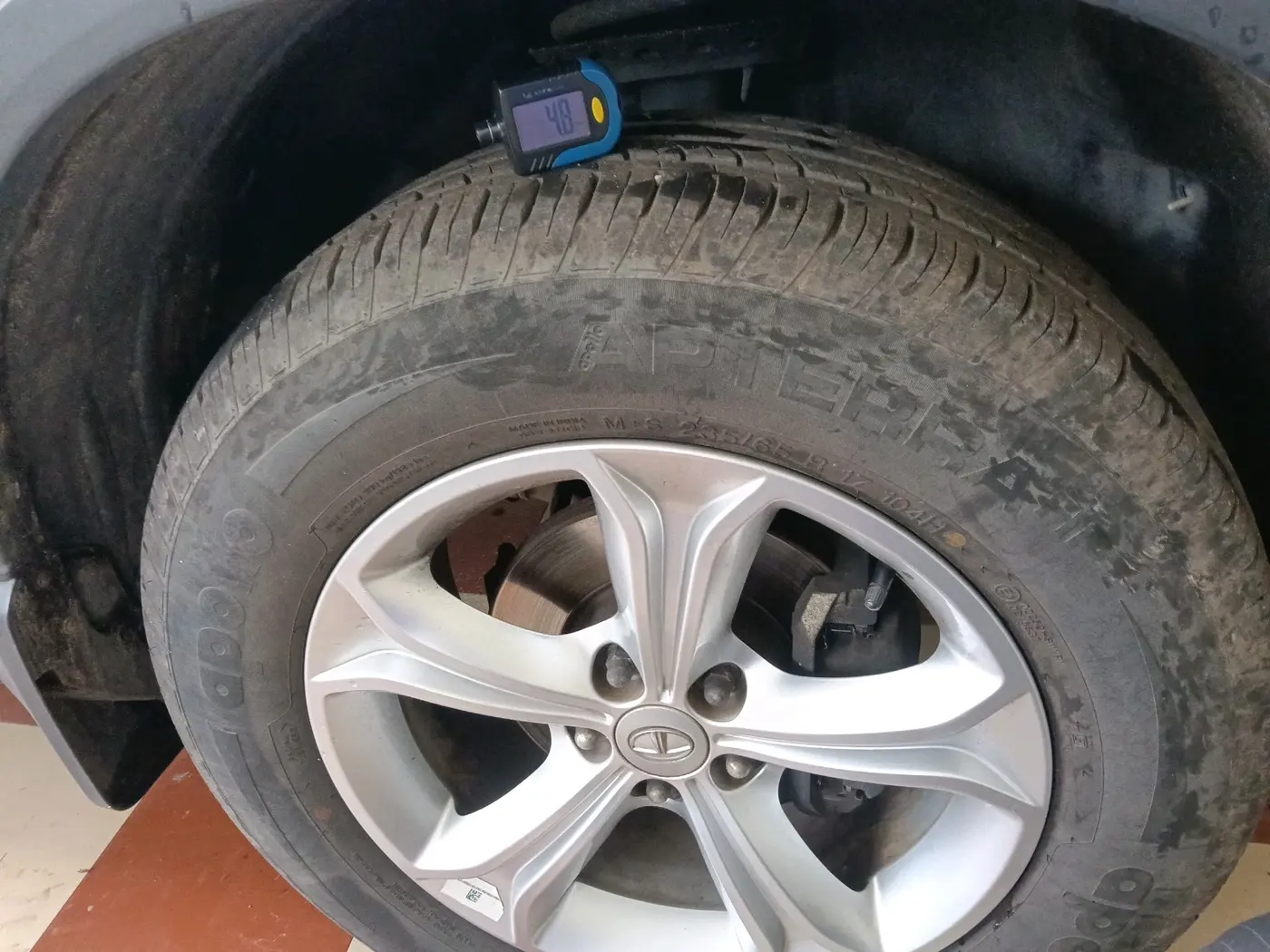 2022 Tata Harrier XT 2.0L KRYOTEC, Diesel, Manual, 27,453 km, tyre