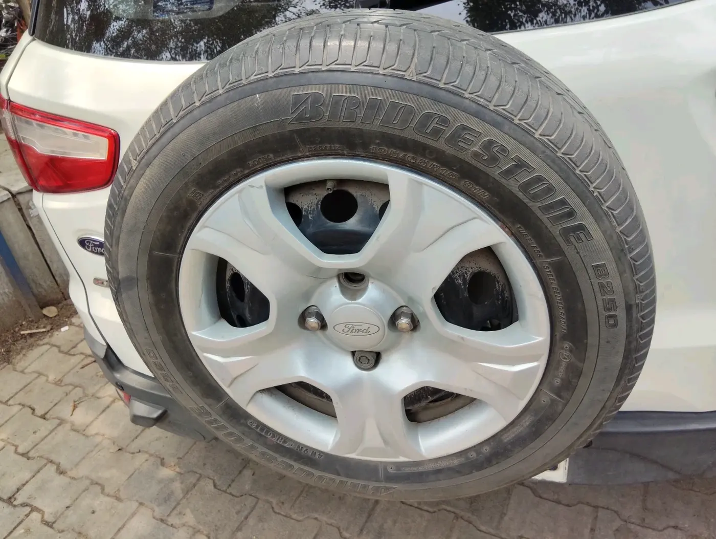 2016 Ford Ecosport TREND 1.5L PETROL, Petrol, Manual, 61,852 km, tyre