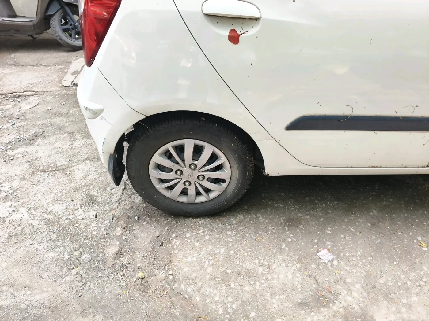 2015 Hyundai i10 SPORTZ 1.1, Petrol, Manual, 53,952 km, tyre