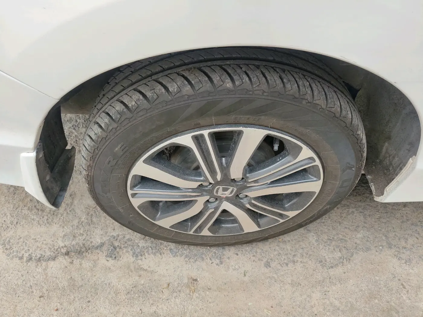 2018 Honda City 1.5L I-DTEC V, Diesel, Manual, 1,14,801 km, tyre