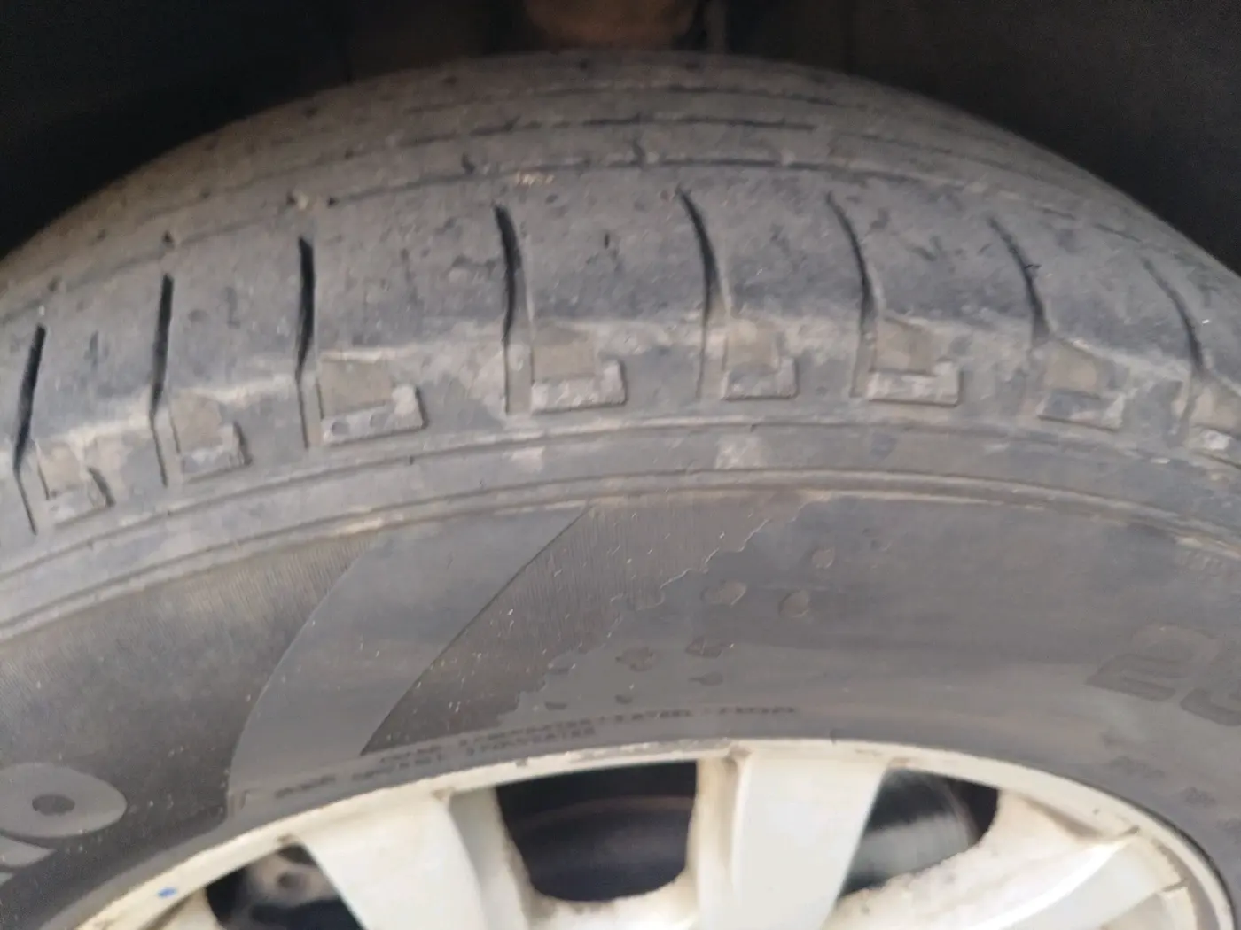 2015 Mahindra XUV500 W8, Diesel, Manual, 98,097 km, tyre