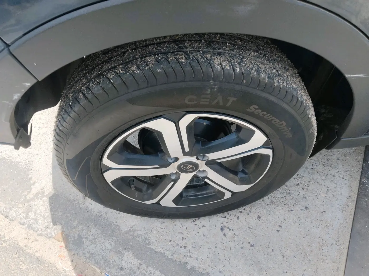 2023 Tata NEXON EV XZ PLUS, Electric, Automatic, 1,24,843 km, tyre