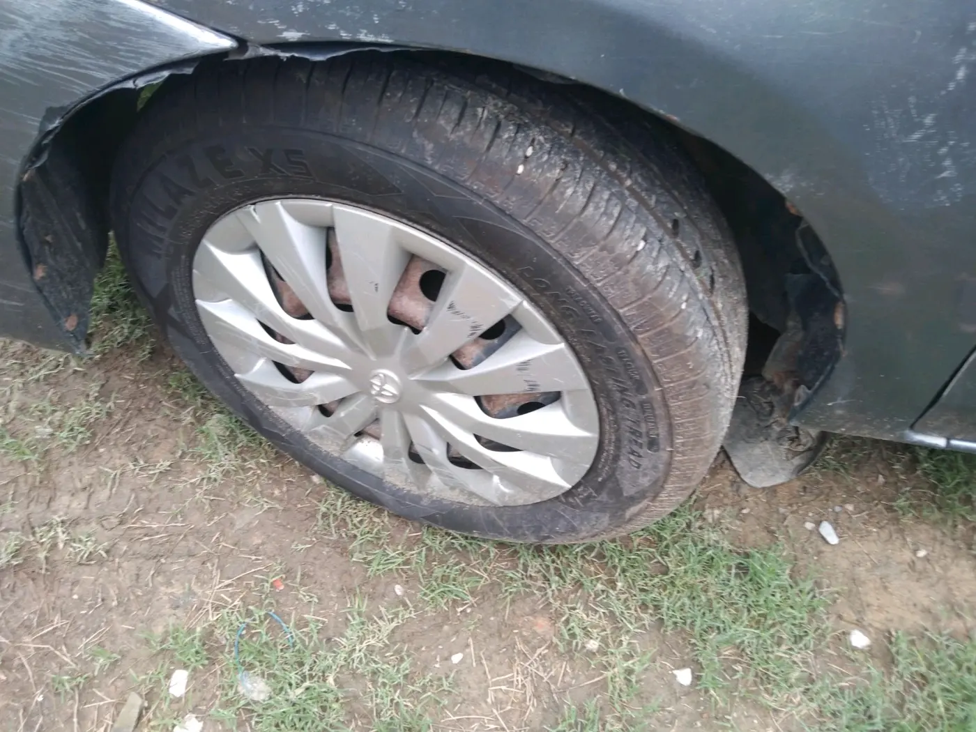 2013 Toyota Etios G, Petrol, Manual, 1,73,385 km, tyre