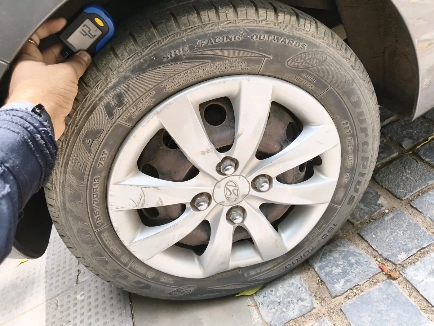 2013 Hyundai Eon MAGNA +, Petrol, Manual, 30,214 km, tyre