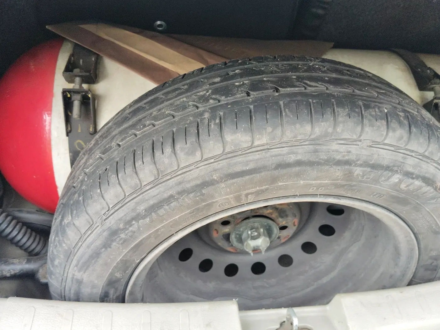 2014 Maruti Celerio VXI CNG, CNG, Manual, 1,34,335 km, tyre