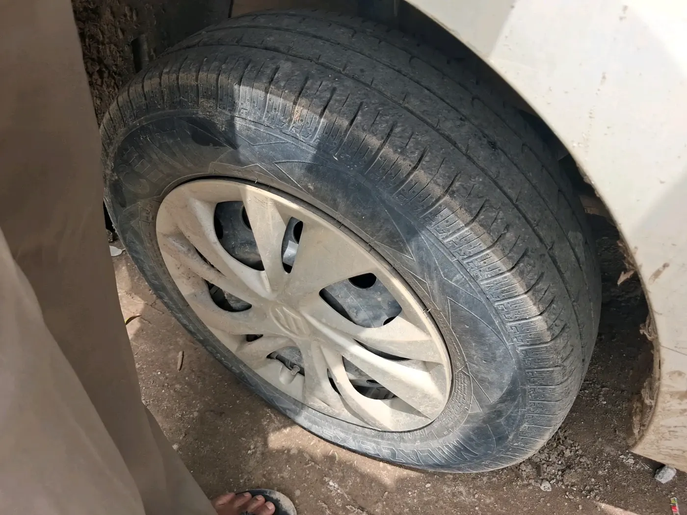 2020 Maruti Swift VXI, Petrol, Manual, 1,62,835 km, tyre