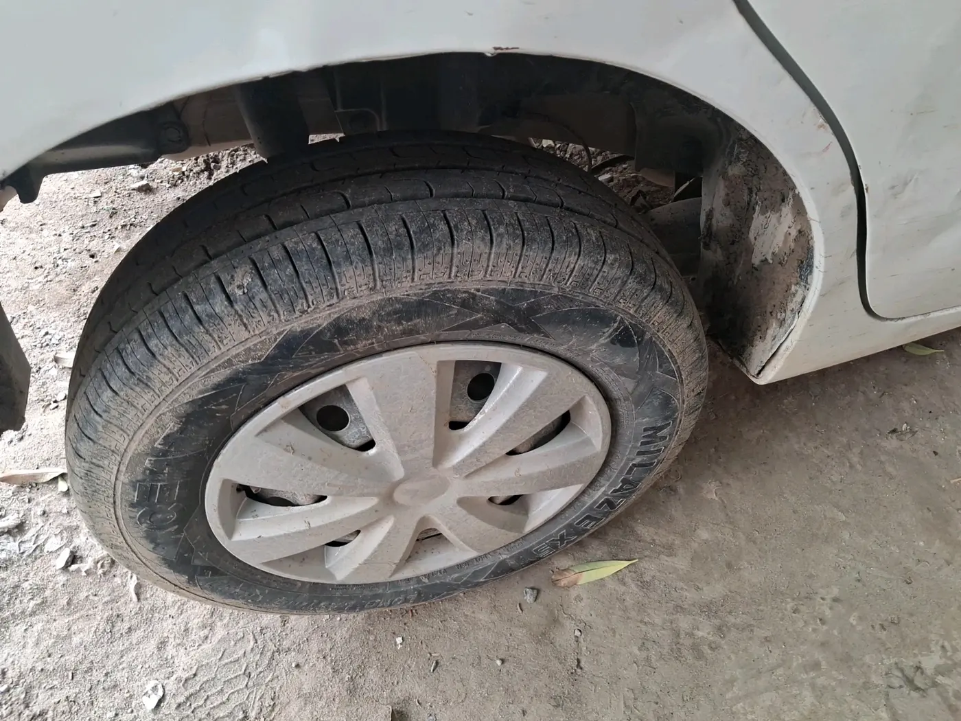 2020 Maruti Swift VXI, Petrol, Manual, 1,62,835 km, tyre