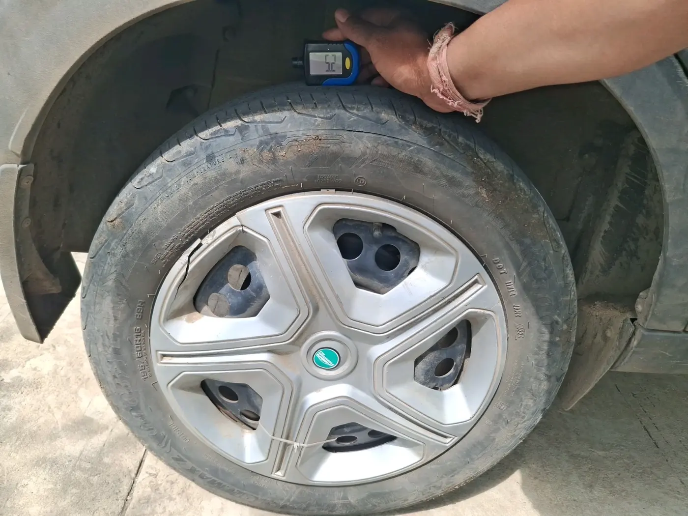 2025 Tata NEXON Smart Plus 1.2 iCNG, CNG, Manual, 34,354 km, tyre