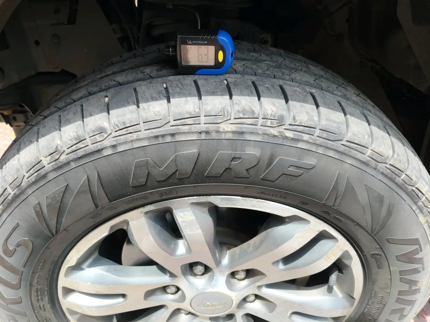 2018 Ford Endeavour TITANIUM 2.2 4X2 AT, Diesel, Automatic, 1,29,203 km, tyre