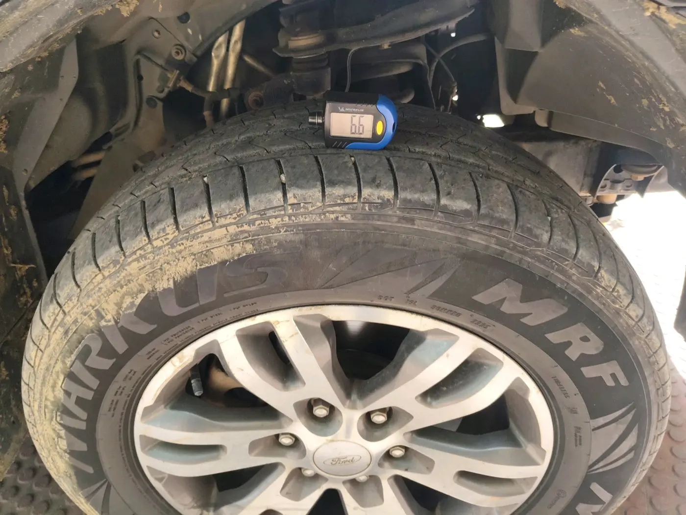 2018 Ford Endeavour TITANIUM 2.2 4X2 AT, Diesel, Automatic, 1,29,203 km, tyre