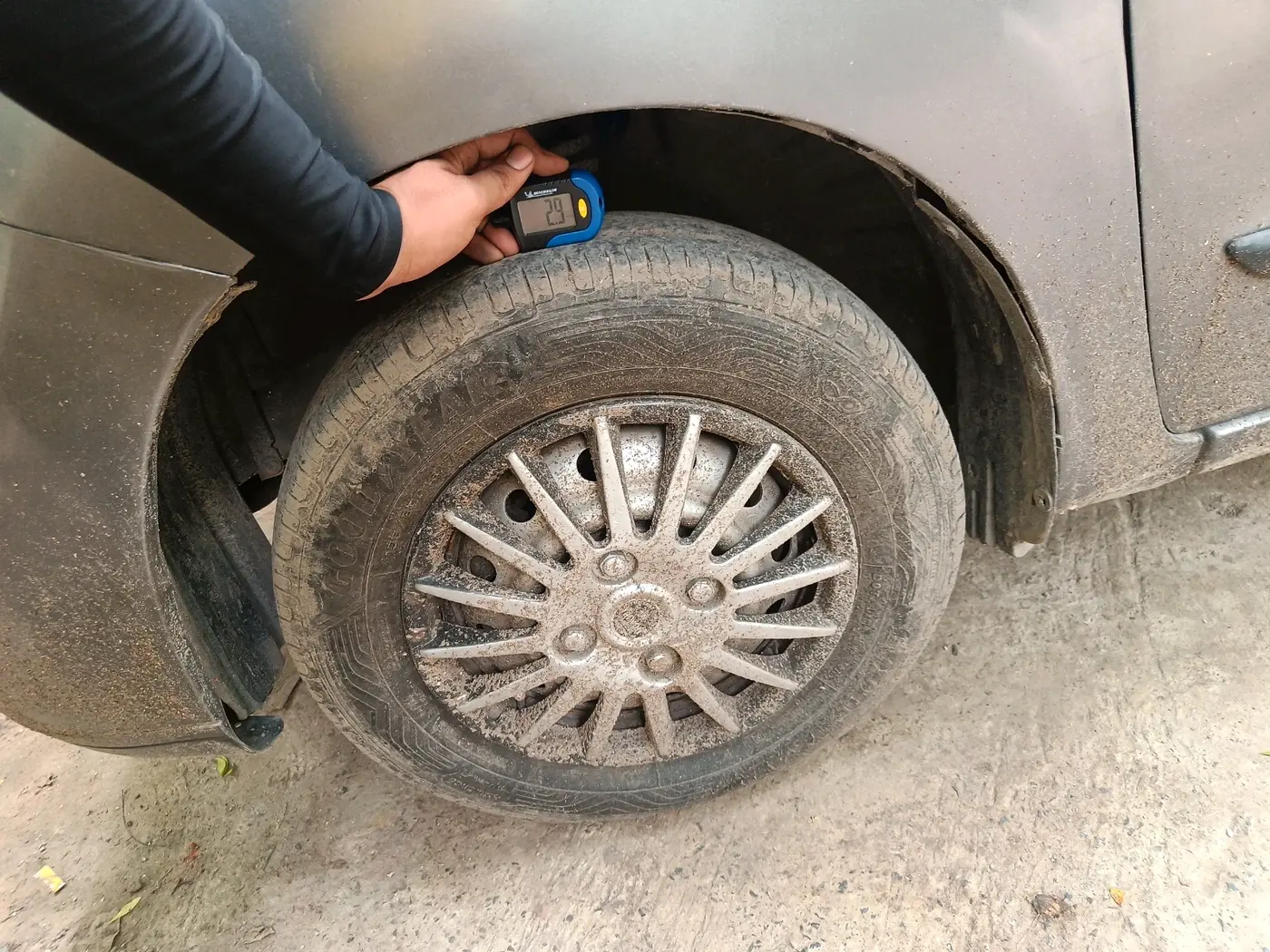 2012 Maruti Wagon R 1.0 LXI, CNG, Manual, 46,190 km, tyre