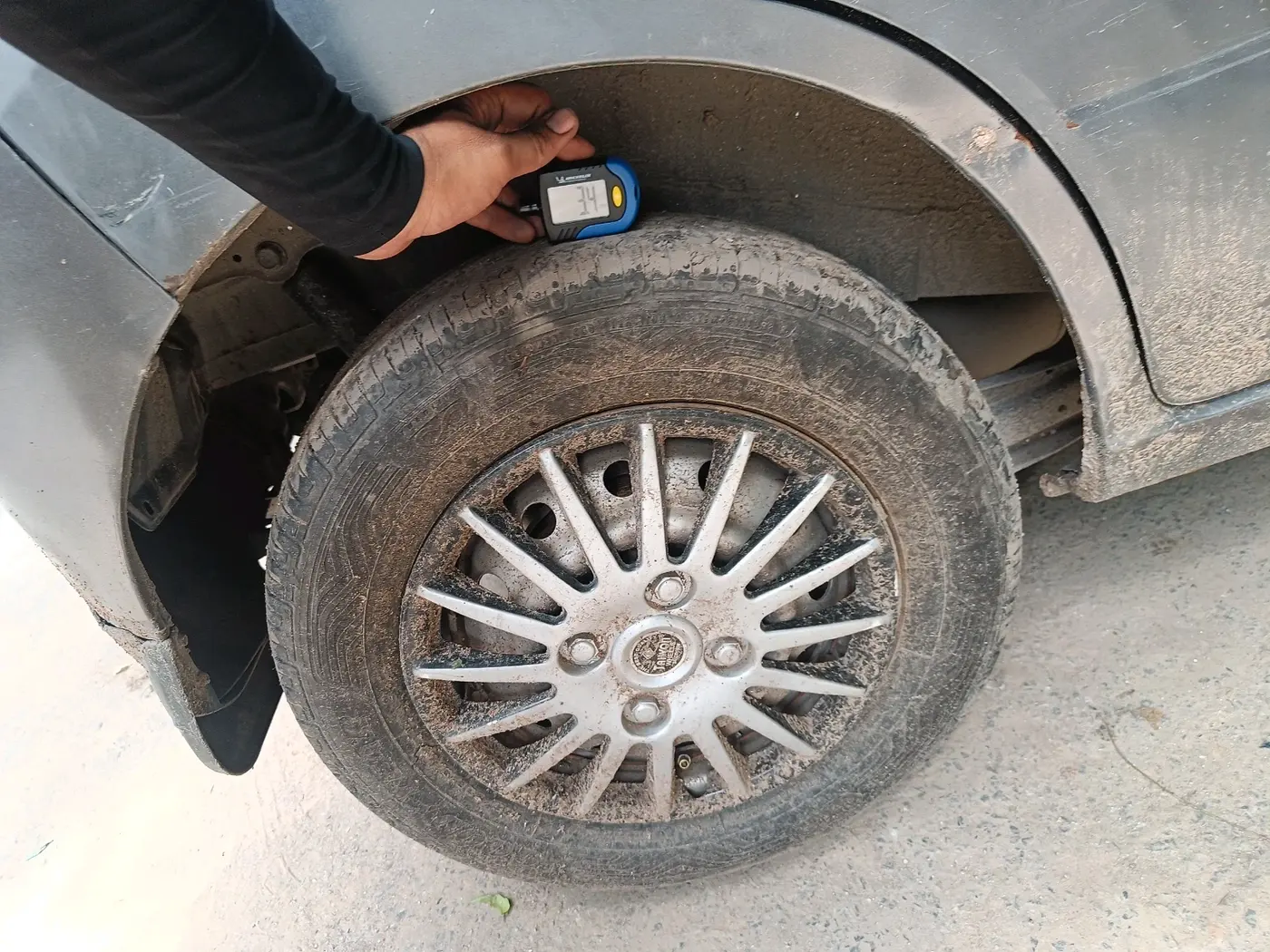 2012 Maruti Wagon R 1.0 LXI, CNG, Manual, 46,190 km, tyre